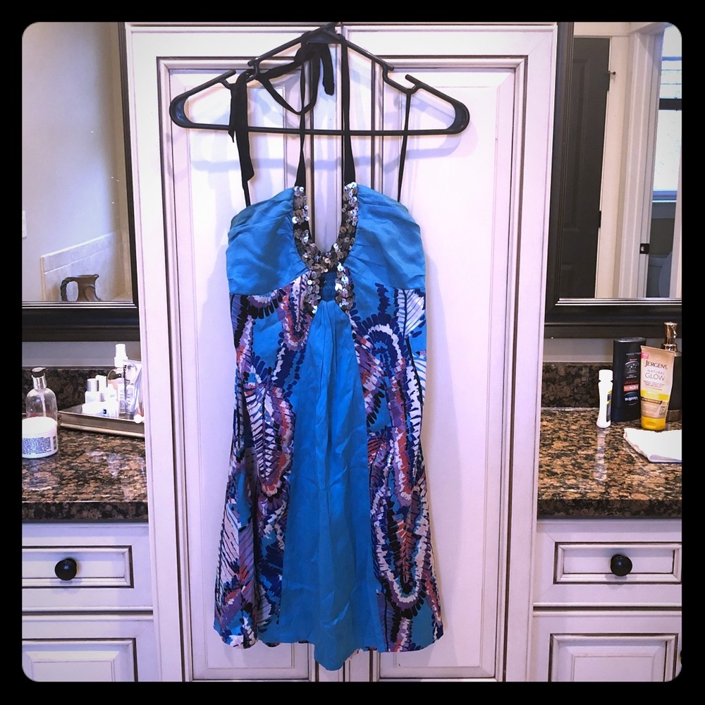 Pre-loved silk Bebe keyhole dress sz M